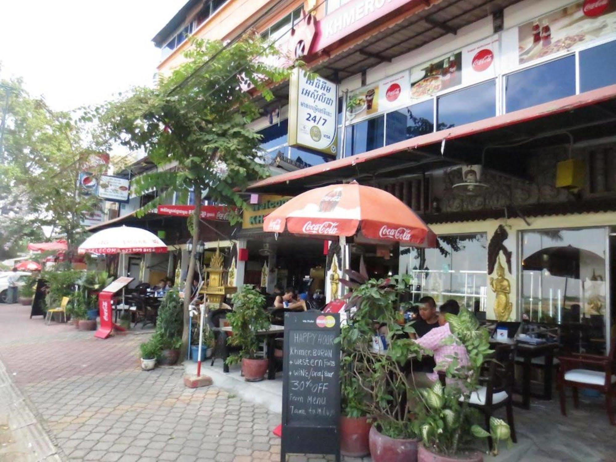 Khmeroyal Hotel Phnom Penh Exterior foto