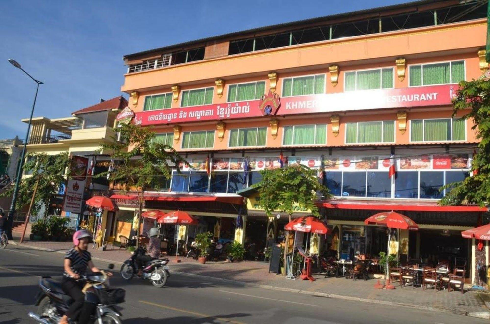 Khmeroyal Hotel Phnom Penh Exterior foto