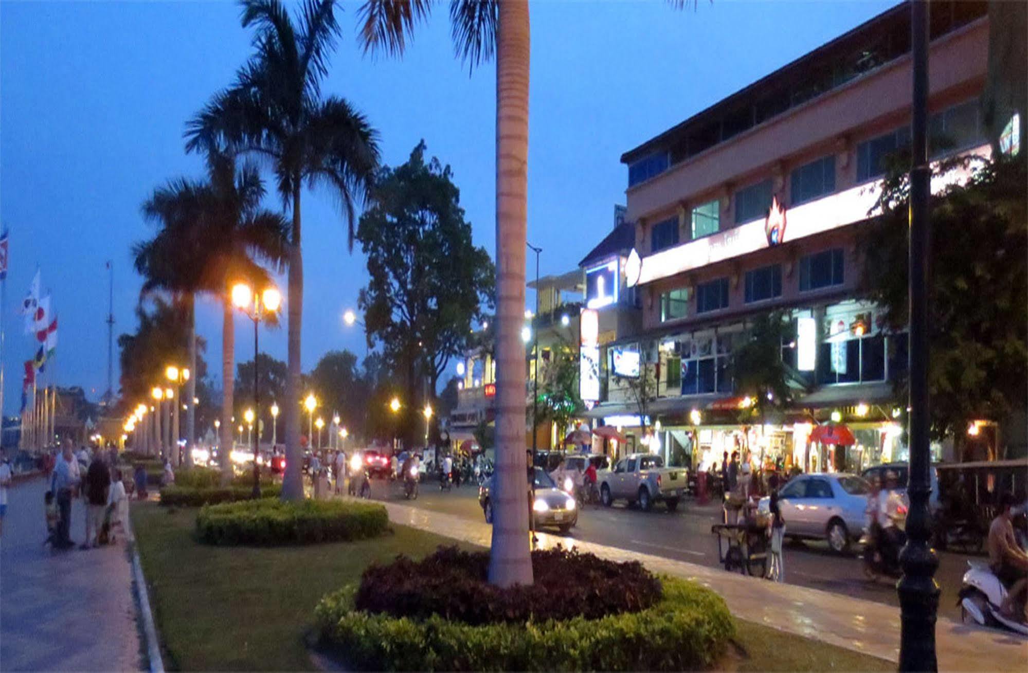 Khmeroyal Hotel Phnom Penh Exterior foto