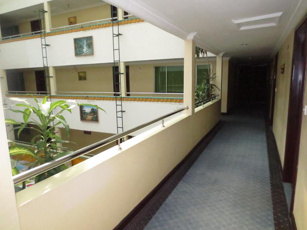 Khmeroyal Hotel Phnom Penh Exterior foto